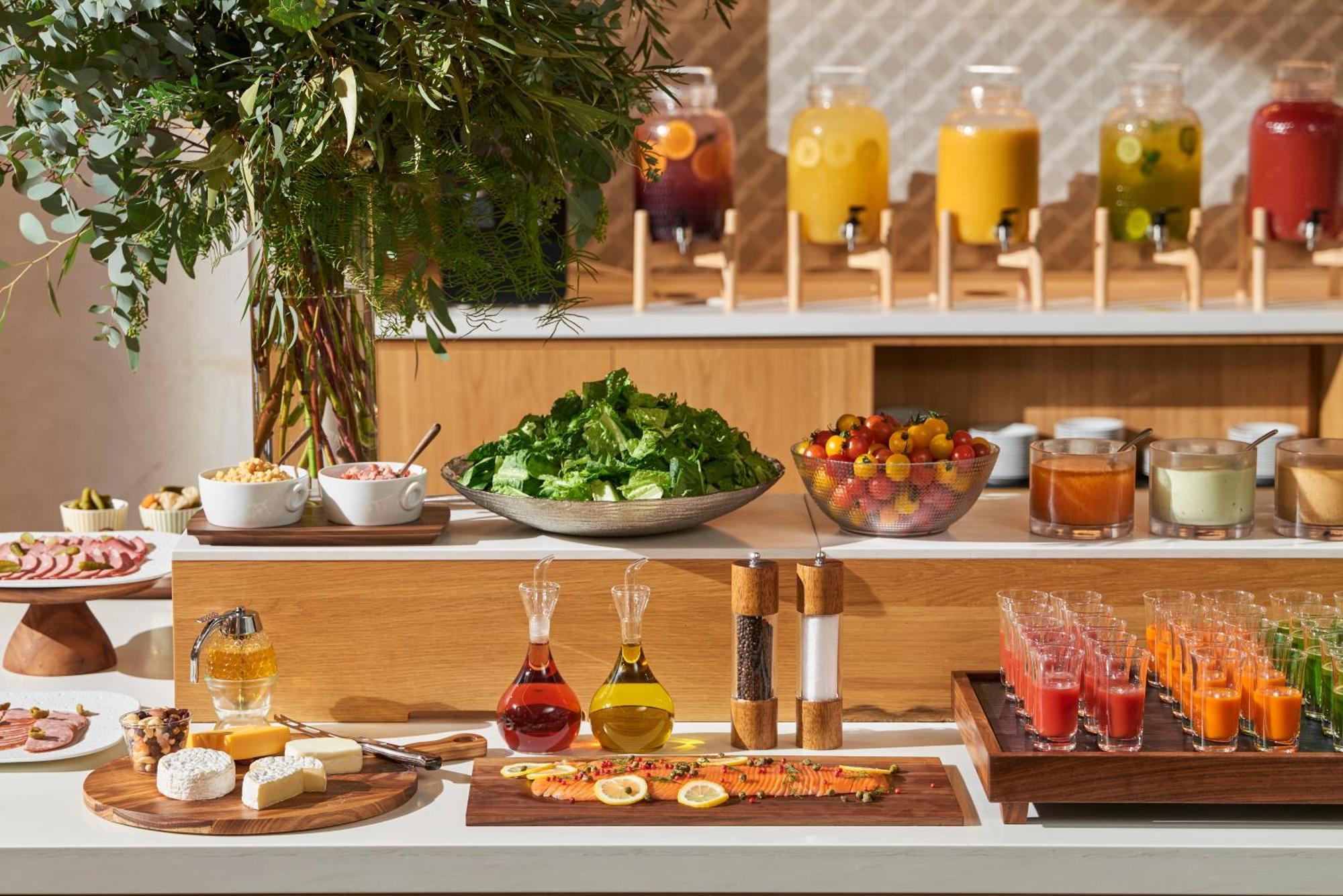 Omo7 Osaka By Hoshino Resorts Kültér fotó A salad bar