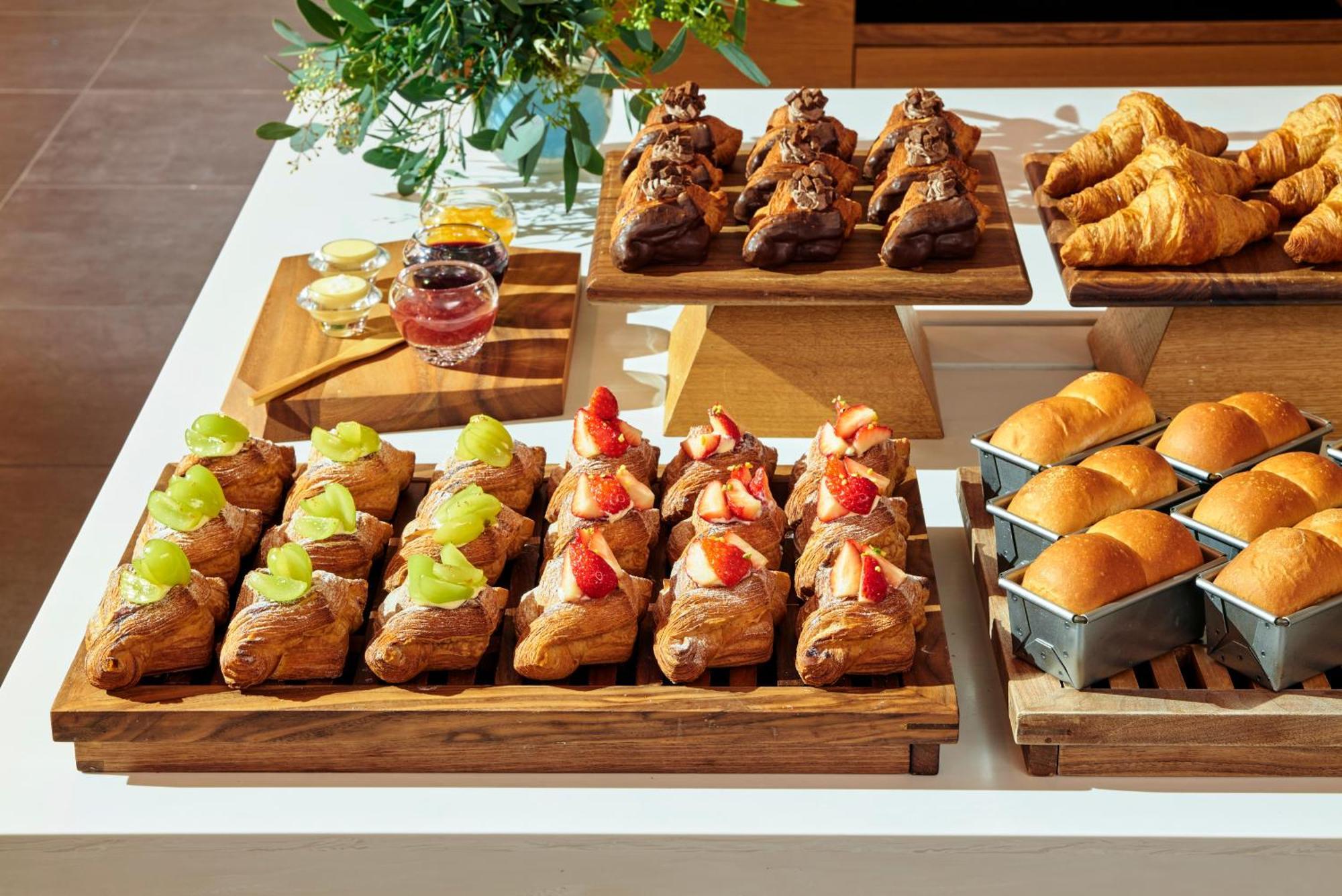 Omo7 Osaka By Hoshino Resorts Kültér fotó A selection of pastries
